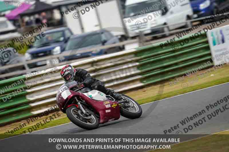 Vintage motorcycle club;eventdigitalimages;mallory park;mallory park trackday photographs;no limits trackdays;peter wileman photography;trackday digital images;trackday photos;vmcc festival 1000 bikes photographs